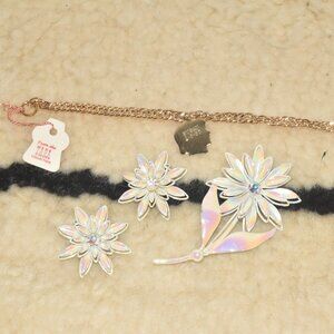 Vintage 1960’s TARA Mother of Pear Shimmer Collection White Floral Pin / Earring